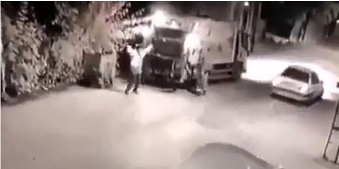 Müziği duyan temizlik işçileri ritme kendilerini kaptırdı