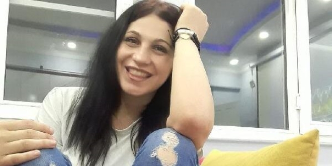 Astım hastası genç kız evinin kapısında ölü bulundu