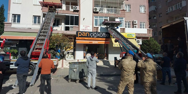 İzmirliler, depremin vurduğu Bayraklı'dan kaçıyor