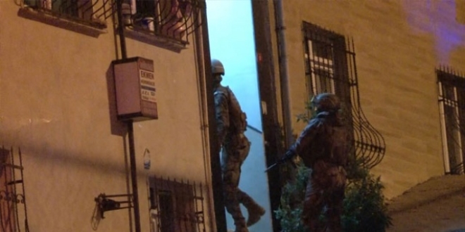Esenyurt'ta hareketli saatler! Polise ateş açtılar