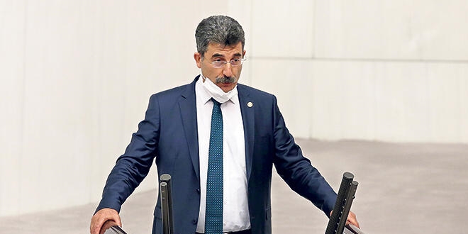İYİ Parti'den zorunlu 'bayrak asma' teklifi