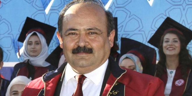 Zorla istifa ettirilen dekan, açtığı davayı kazandı