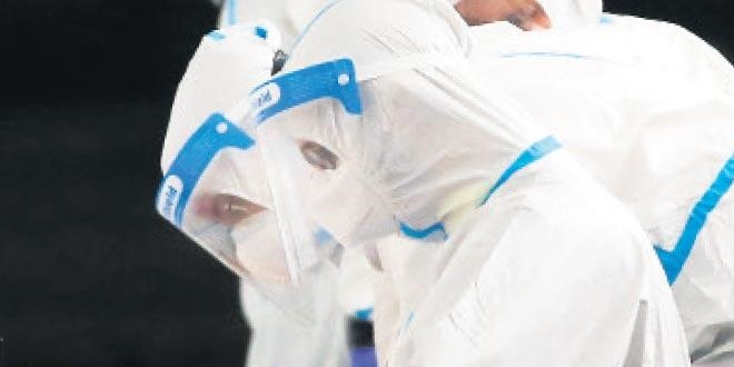 Sağlıkçılar vaka artışı nedeniyle 'tükendiklerini' söylüyor