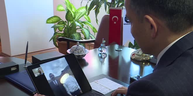 Bakan Pakdemirli, videokonferansla Siirt'teki bal hasadına katıldı