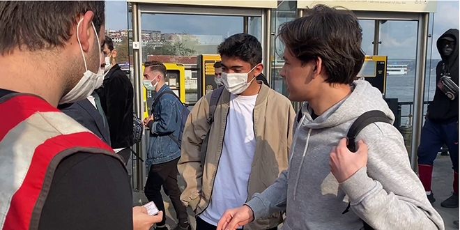 Korona denetiminde ilginç anlar: 'Öğrenciyiz yazmasanız olur mu?'