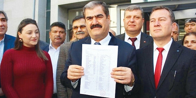 te CHP demokrasisi: 3 kez seildi, 2 kez grevden alnd
