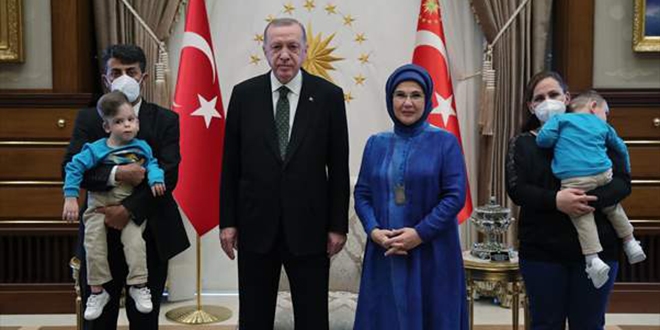 Erdoğan, Antalyalı siyam ikizleri ile ikizlerin doktorunu kabul etti