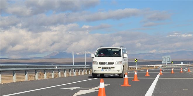 Yeni yapılan Kars-Erzurum kara yolunun bir kısmı açıldı