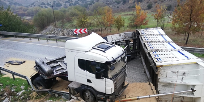 Tr yan yatt, zmir-Ankara karayolu trafie kapand