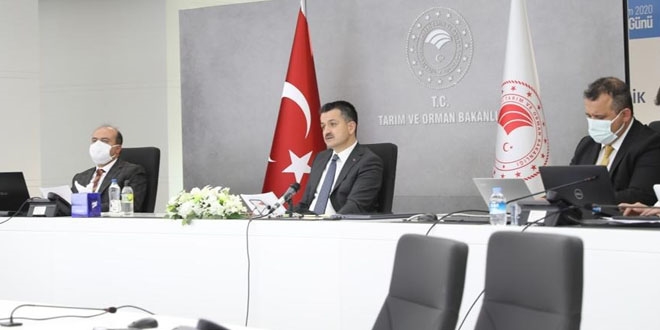 Pakdemirli'den Müdürlere: Vatandaşın işini çözeceksiniz!