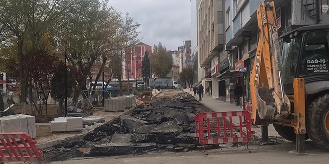 Belediyeden 'Dün serilen asfalt bugün söküldü' iddialarına yanıt