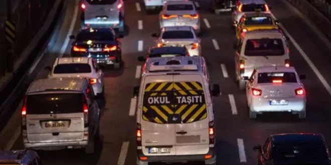 Bilim Kurulu üyesinden 'mavi yakalılar' için okul servisi önerisi