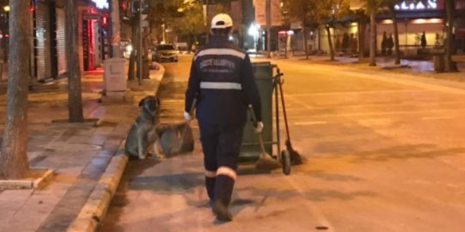 Herkes evlerine gitti, sokaklar temizlikçilere kaldı