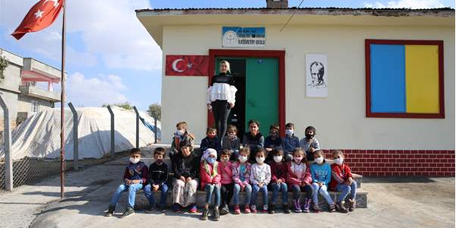 Atandığı köy okulunu modern eğitim yuvasına dönüştürdü