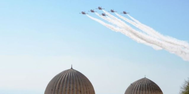'Türk Yıldızları' Mardin semalarında gösteri uçuşu yaptı