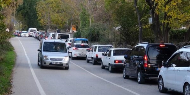 Kısıtlama öncesi kilometrelerce 'su' kuyruğu