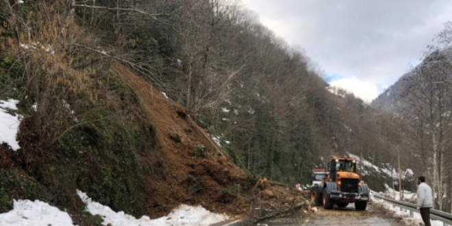 Ardeşen-Çamlıhemşin kara yolu ulaşıma açıldı