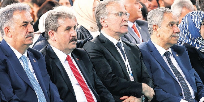 Şahin'den Arınç'a tepki: Ne söyleyeceksek YİK'te söyleyelim