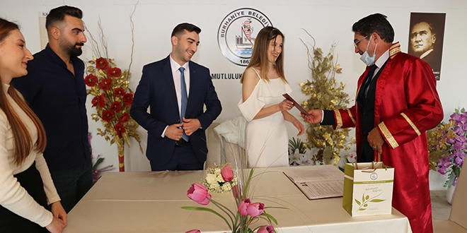 Öğretmenler, Öğretmenler Günü'nde evlendi
