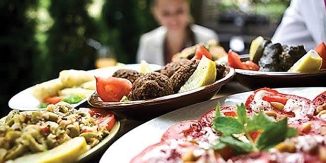 Öğle yemeği arada kaynadı