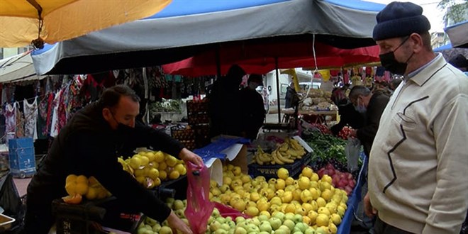 Bu pazarda maskesini düzgün takmayana satış yapılmayacak