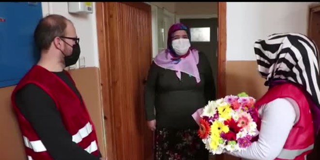 Kaymakamlıktan Kovid-19'u yenenlere 'geçmiş olsun' ziyareti