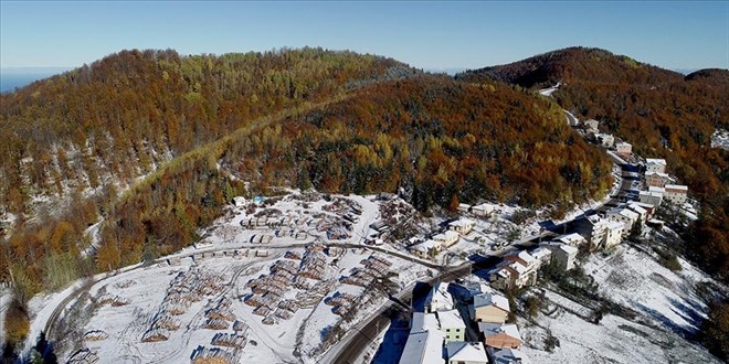 Küre Dağları'nın bir yanı sonbahar bir yanı kış