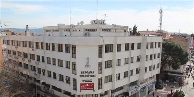Deprem sonrası 'riskli yapı' olarak belirlenen belediye binası yıkılacak