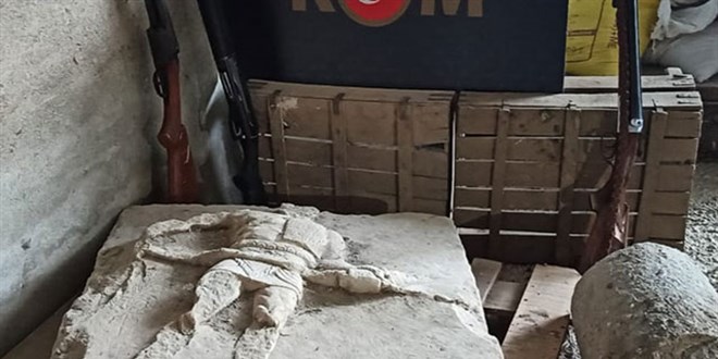 Çanakkale'de 2 bin yıllık Gladyatör Rölyefi ele geçirildi