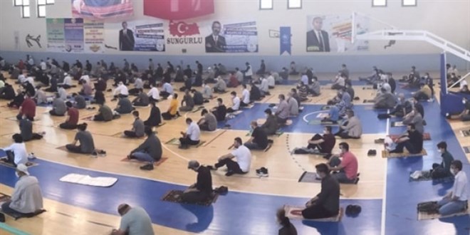 Cuma namazı spor salonlarında da kılınabilecek
