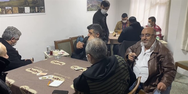 Çay ocağı sahibi, üst katındaki daireyi kahvehaneye çevirmiş
