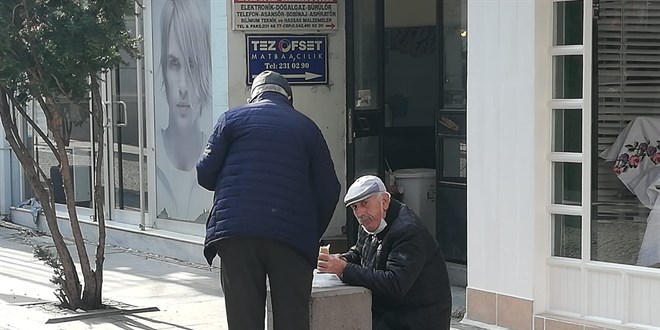 Karnı acıkan vatandaşlar sokağa döküldü