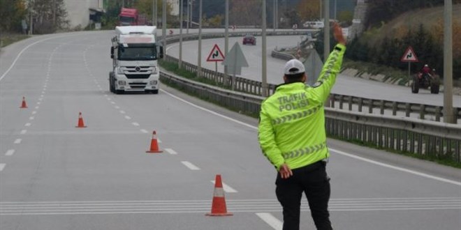 TikTok'ta polislere küfreden tır sürücüsüne soruşturma açıldı