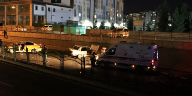 Kazaya giden polise otomobil çarptı: 3'ü ağır 6 yaralı
