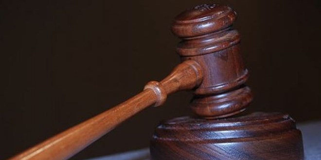 Eşini balkondan atmaya çalışan sanığa 13 yıl hapis cezası