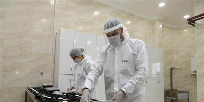Koronayı atlatan Belediye Başkanı yemek dağıtım hizmeti başlattı