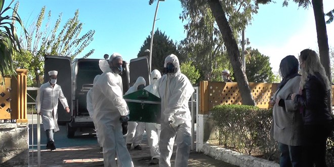 Virüse yenik düşen emekli bürokrat, yaş gününde toprağa verildi
