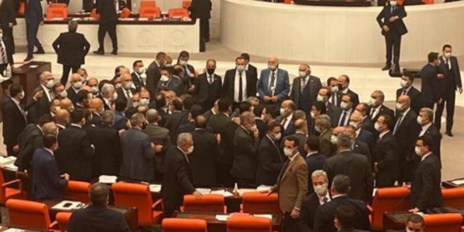 TBMM'deki bütçe görüşmelerinde arbede yaşandı