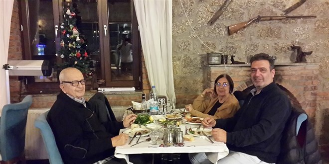 Baba ve oğlu 15 gün arayla koronavirüse yenik düştü