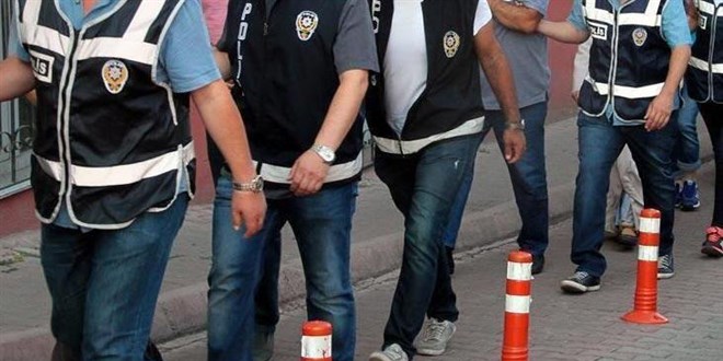 İzmir'deki FETÖ operasyonunda 116 tutuklama, 60 asker de itirafçı oldu