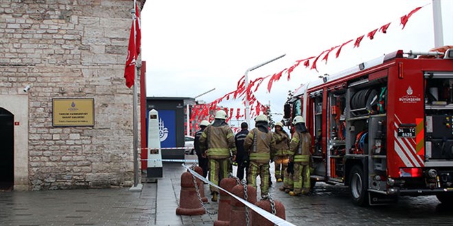 Taksim'deki Cumhuriyet Sanat Galerisi'nde yangın
