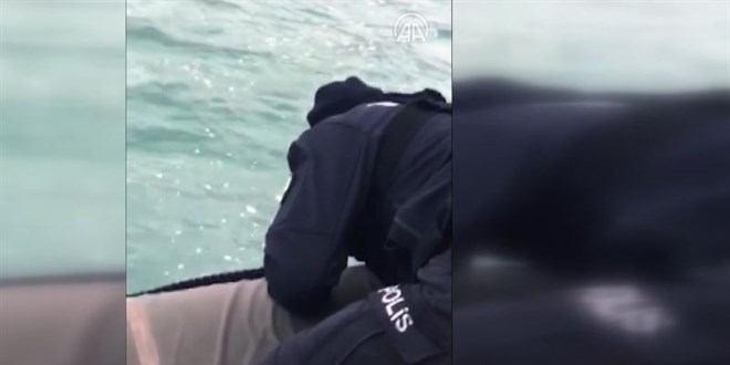 Antalya'da boğulma tehlikesi geçiren kişiyi deniz polisi kurtardı
