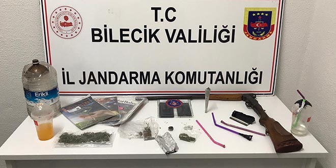 Uyuturucu operasyonunda FET'ye ait dergi de ele geirildi