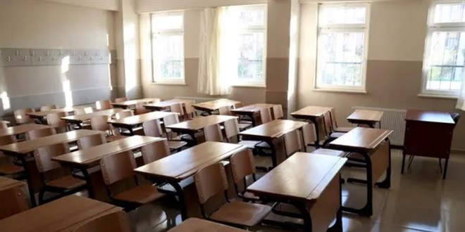 Öğretmenin, müdüre fırlattığı sandalye 'silah' sayıldı, dava açıldı