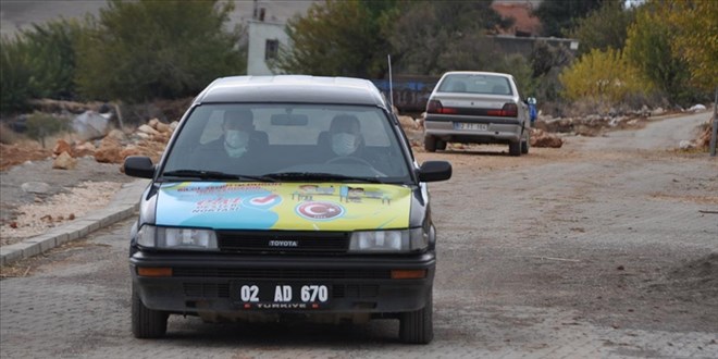 Adıyaman'da 27 araçlık 'eğitim timi' öğrencilerin yanında
