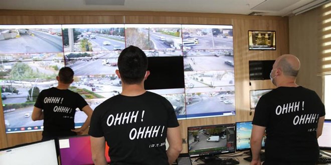 Mardin polisi 'Ohhh ohhh' yazılı tişört giydi