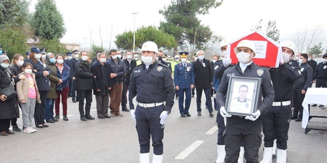 Polis memuru görevi başında kalp krizi geçirdi