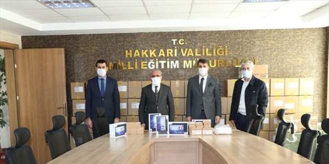 MEB, Hakkarili öğrencilere 850 tablet bilgisayar gönderdi
