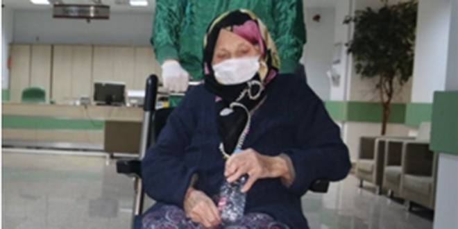 Samsun'da 100 yaşındaki kadın virüsü yendi