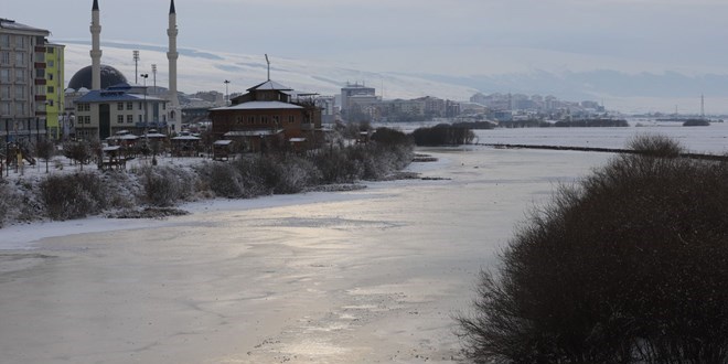 Ardahan eksi 23 dereceyi gördü